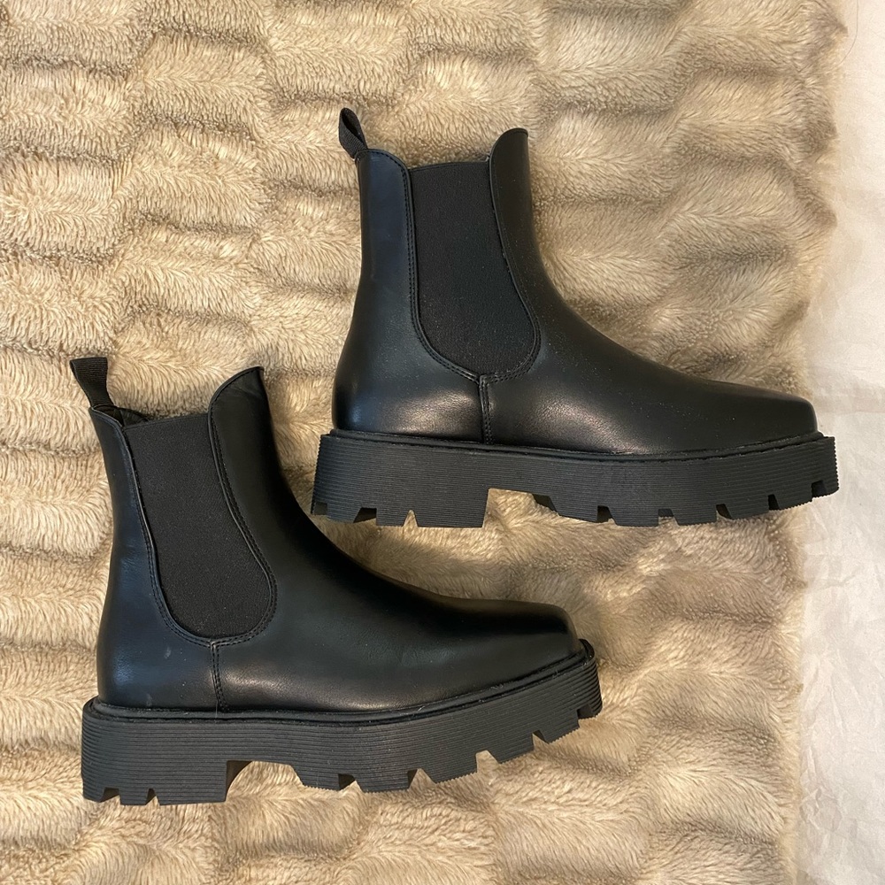 BNWOT Chunky Black Boots